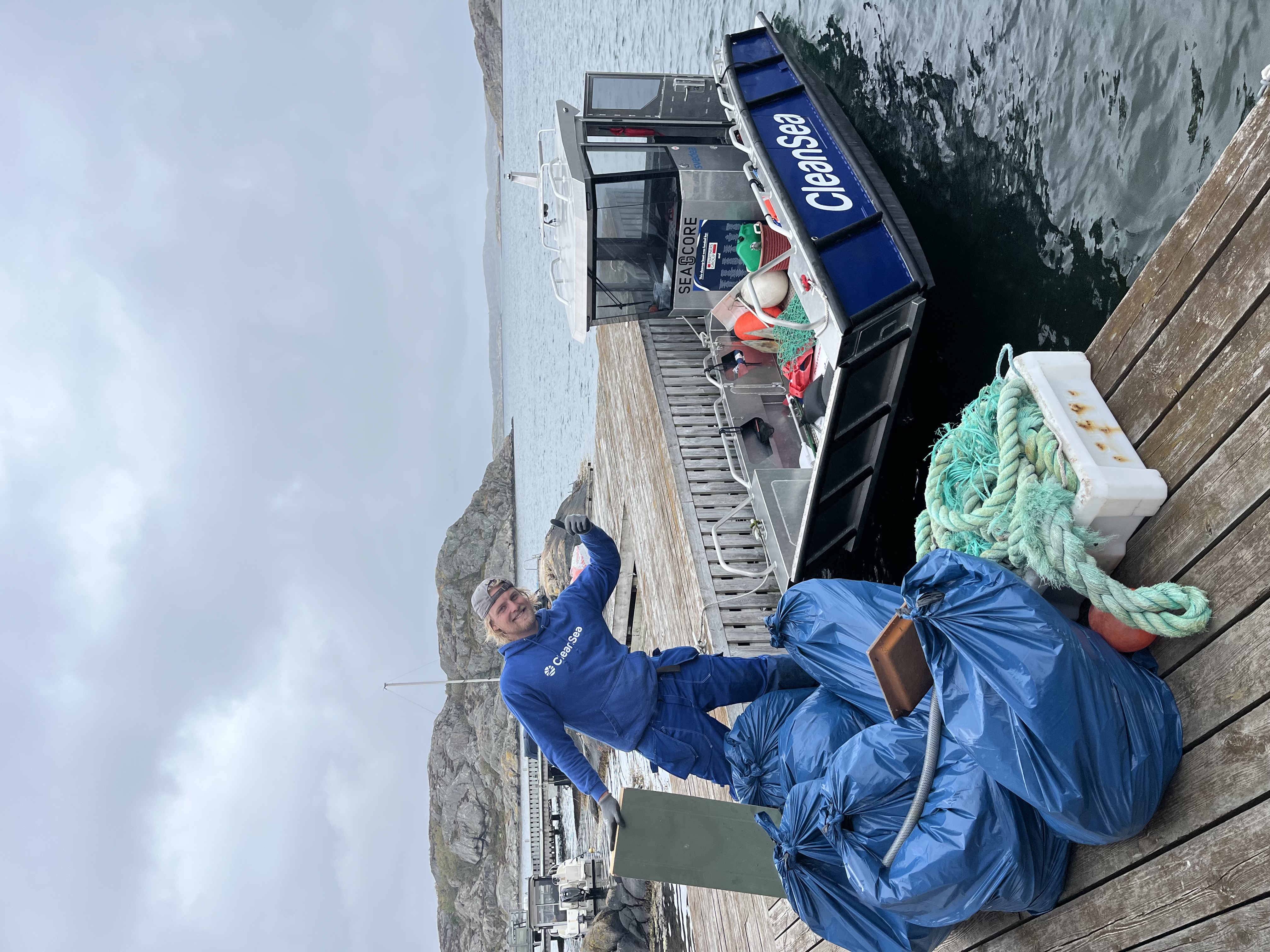 CleanSea-båten efter kuststädning