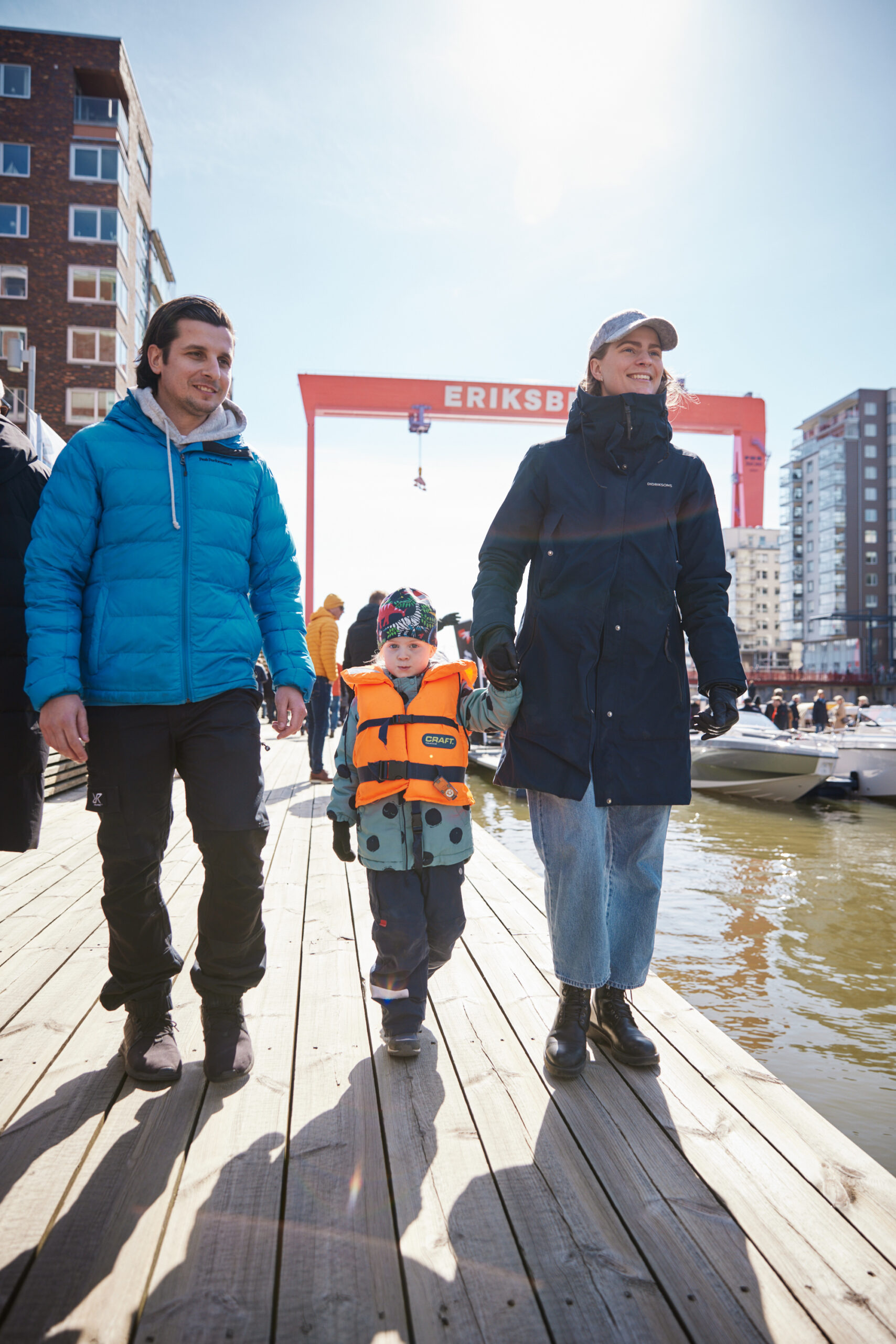 Besökare vid Göteborgs Flytande Båtmässa
